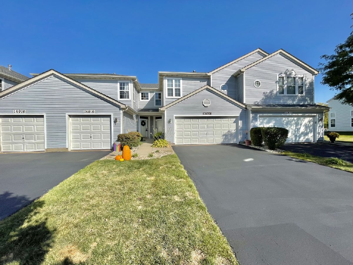 Townhomes & Condos & Homes Rented Victoria Crossings Lockport Illinois, 14914 Victoria Crossing