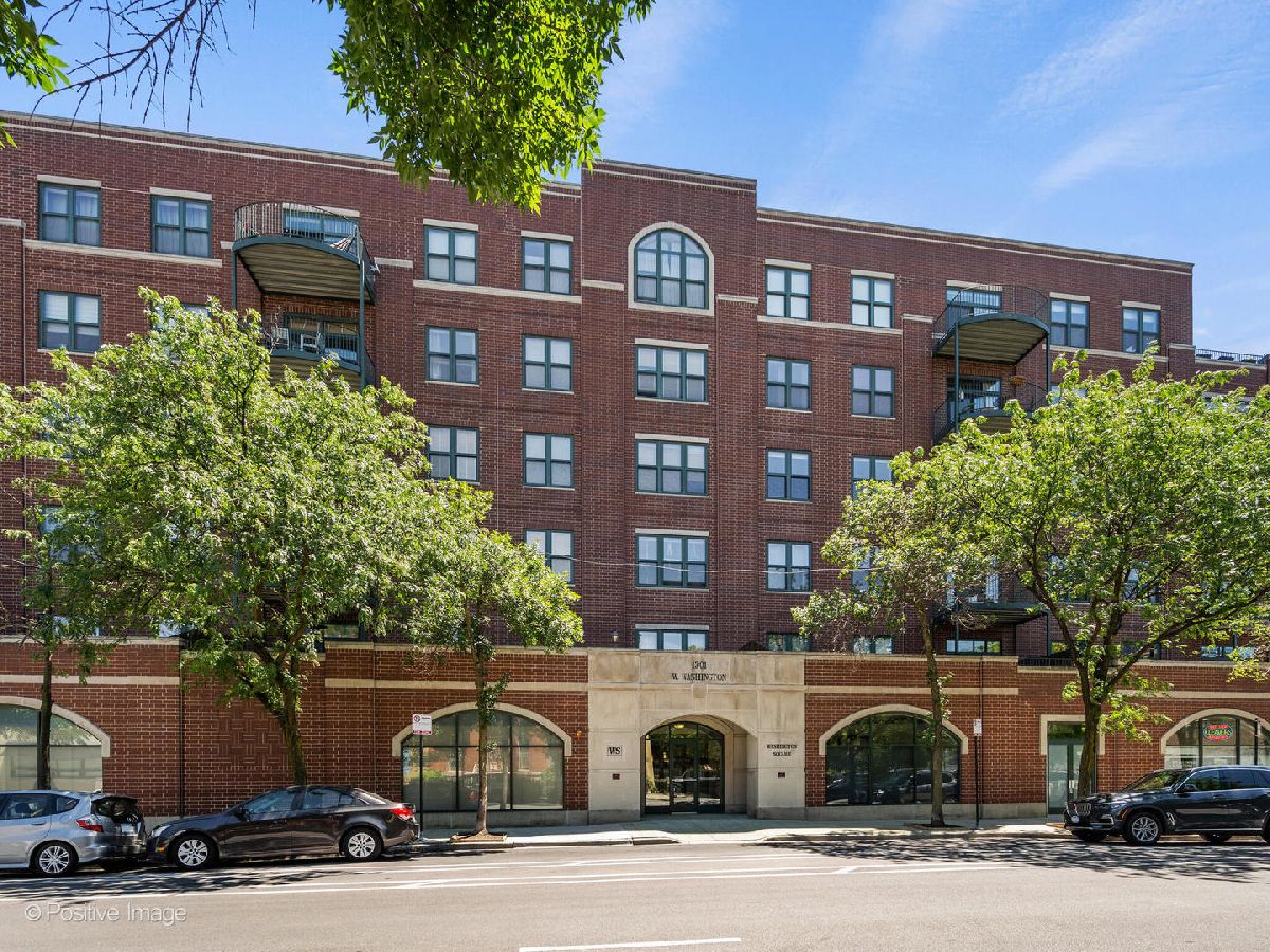 Condominiums Sold Washington Square Chicago Illinois, 1301 Washington