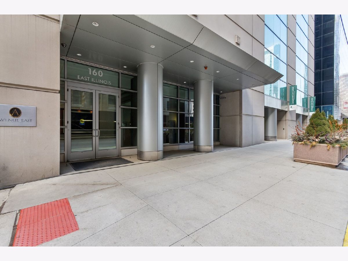 Condominiums Rented Avenue East Chicago Illinois, 160 Illinois