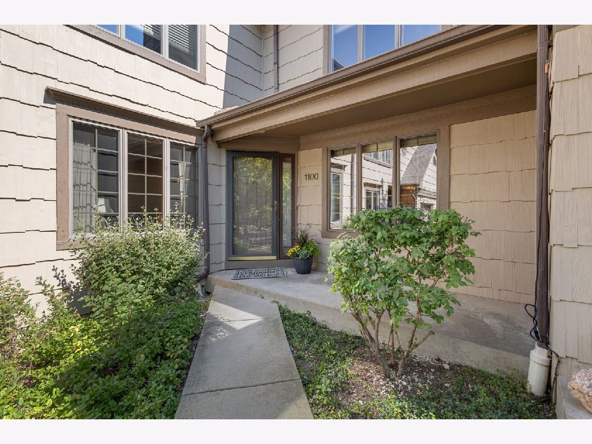 Townhomes & Condos & Homes Sold Woodlands Darien Illinois, 1100 Lodgepole