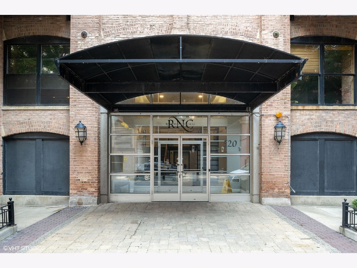 Condominiums Sold River North Commons Chicago Illinois, 520 Huron