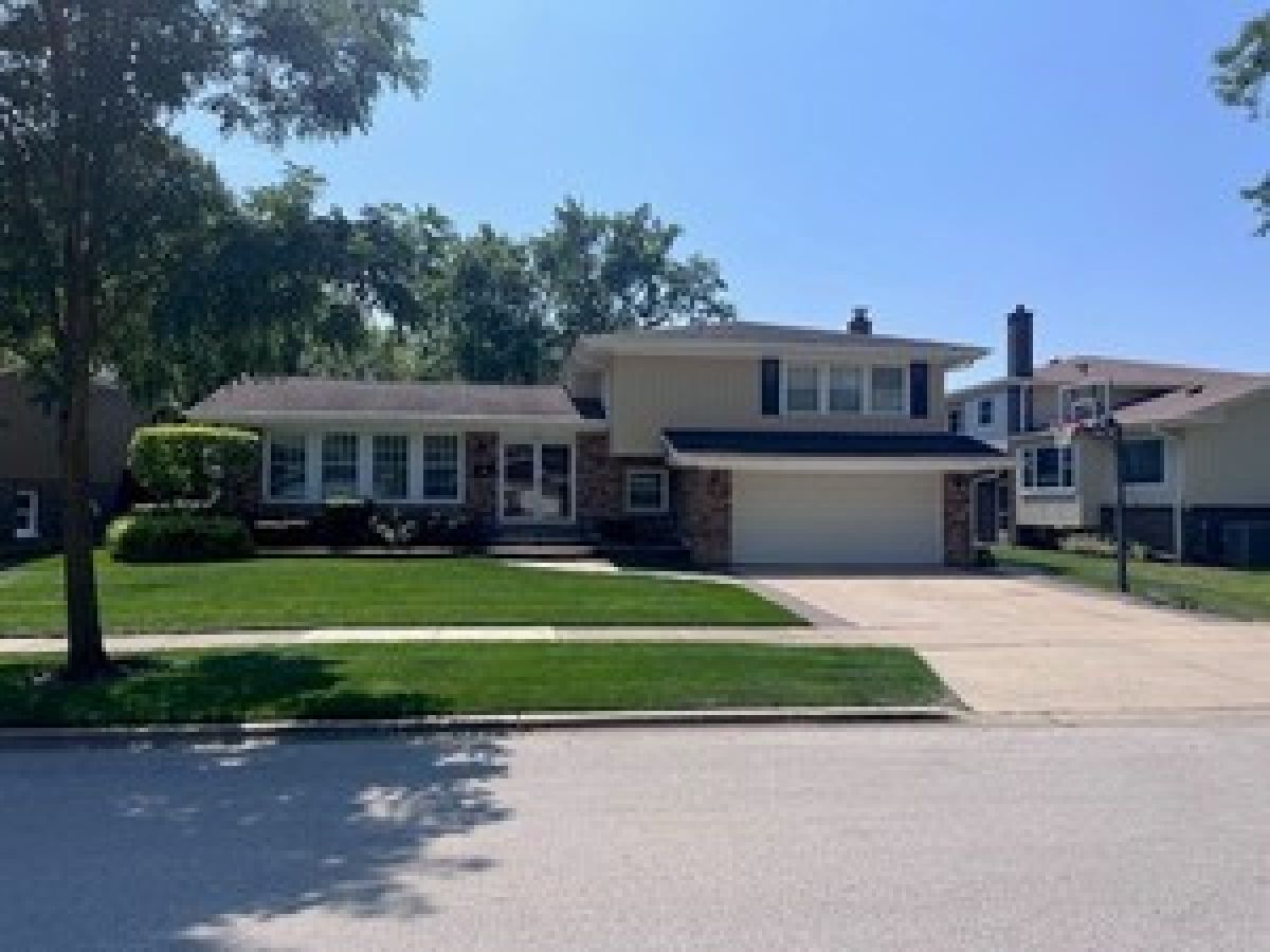 Homes & Condos & Townhomes Rented Ivy Hill Arlington Heights Illinois, 807 Crabtree