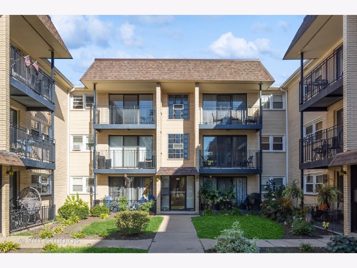Condominiums & Homes Sold Oakwood Court Chicago Illinois, 6565 Harlem