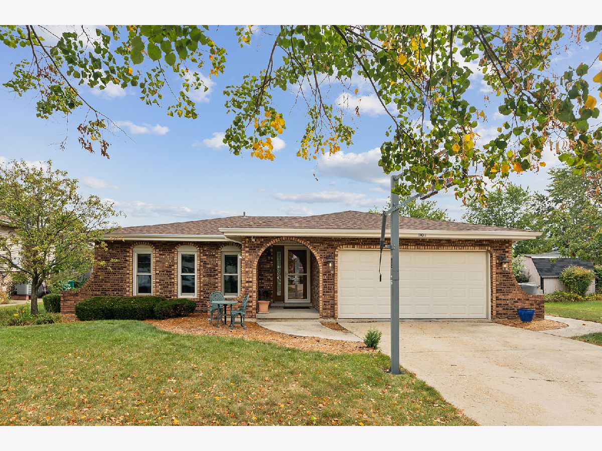 Condos & Townhomes & Homes Sold Clearview Orland Park Illinois, 14011 Clearview