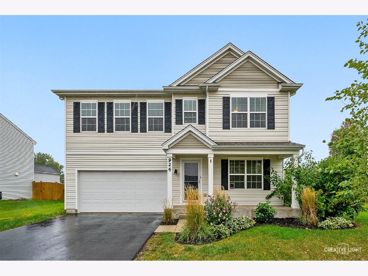 Homes Sold Churchill Farms Plano Illinois, 924 Bluegrass