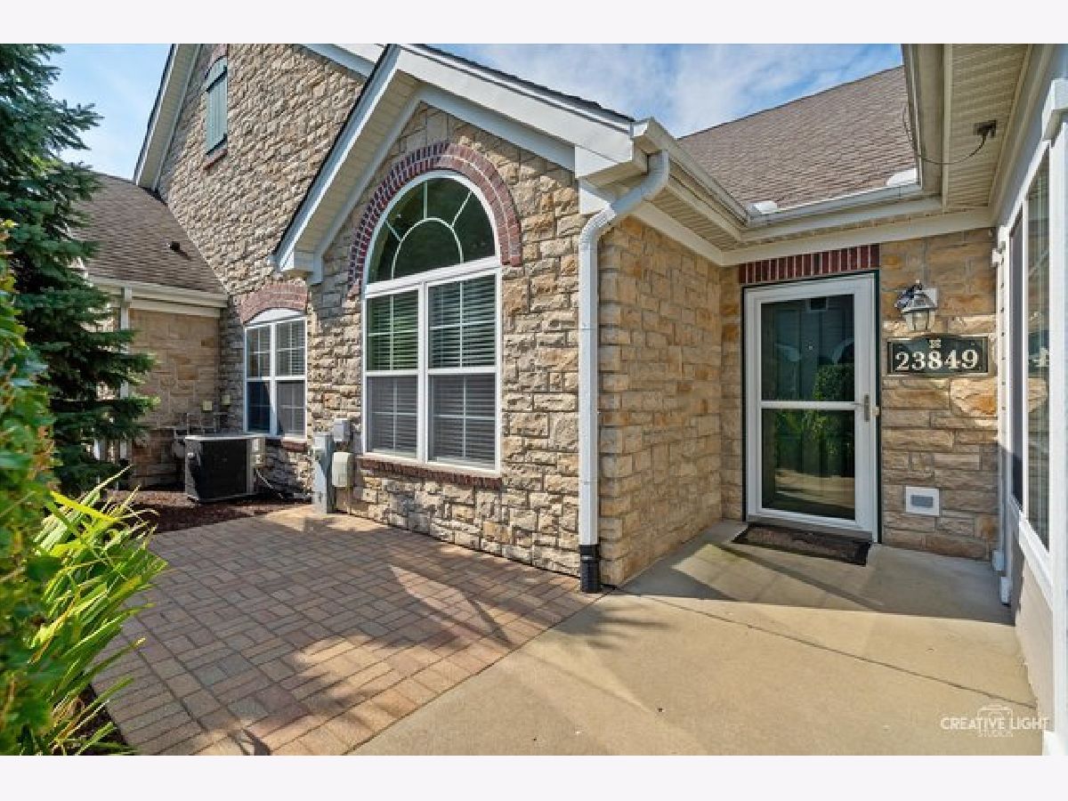 Townhomes & Condos & Homes Sold Villas At Fox Run Plainfield Illinois, 23849 Dayfield