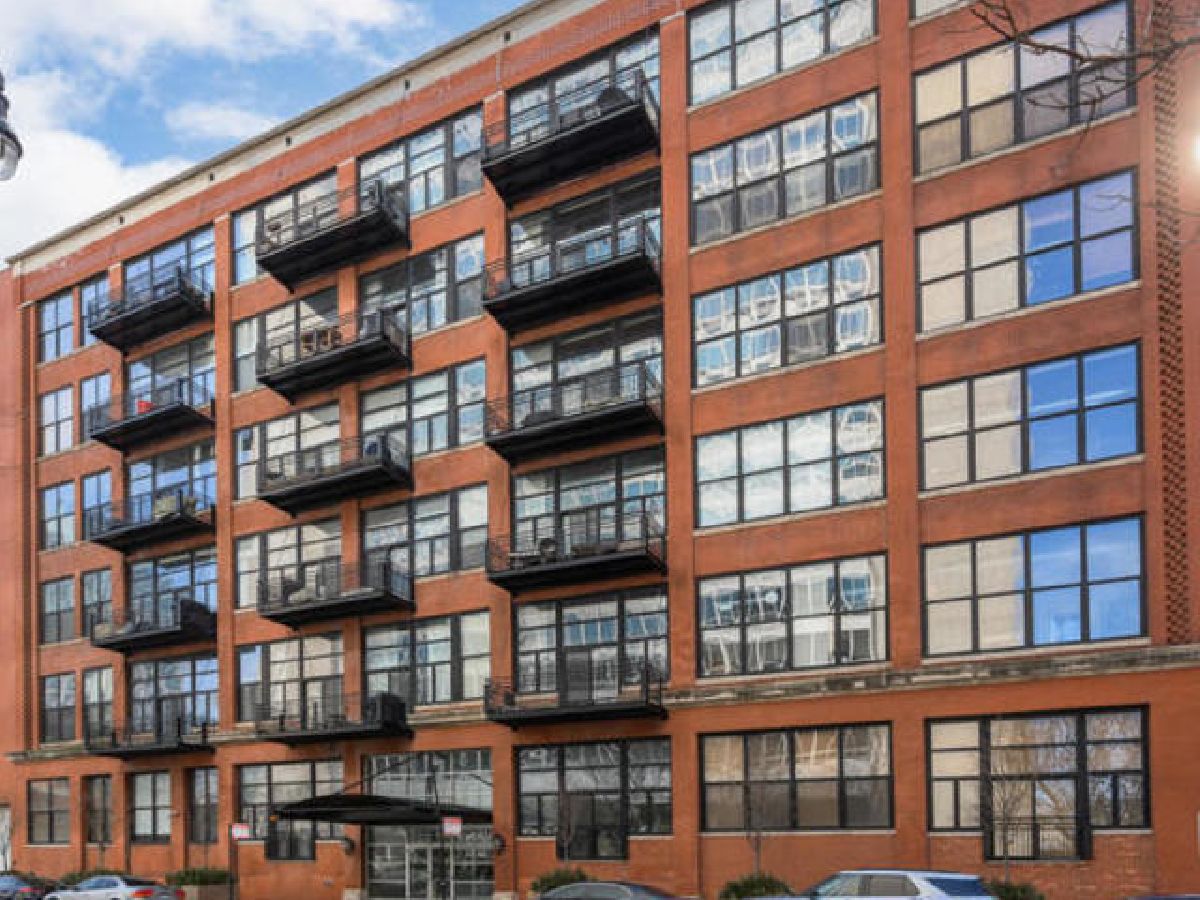 Condominiums Rented River North Commons Chicago Illinois, 525 Superior