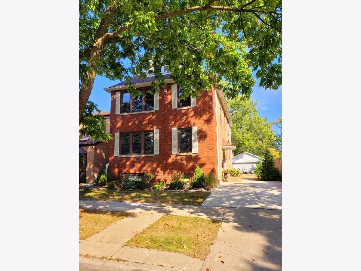 Homes & Condos & Townhomes Rented Sauganash Chicago Illinois, 6113 Karlov