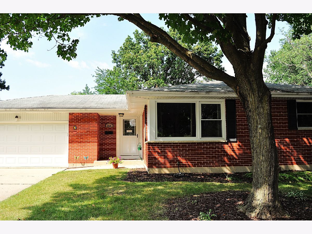 Homes & Condos & Townhomes Sold Country Knolls Elgin Illinois, 2030 Lin Lor