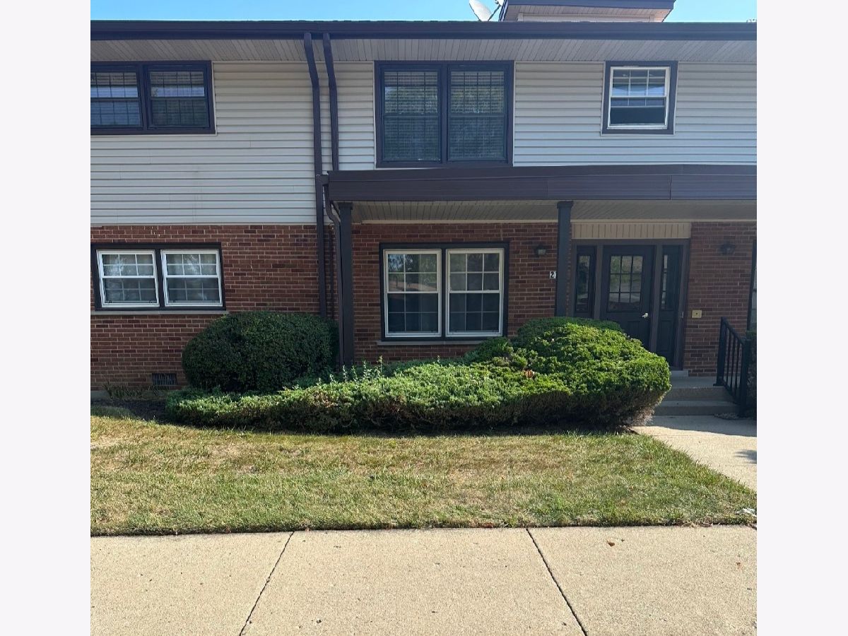 Condominiums Sold Washington Square Elk Grove Village Illinois, 211 Washington
