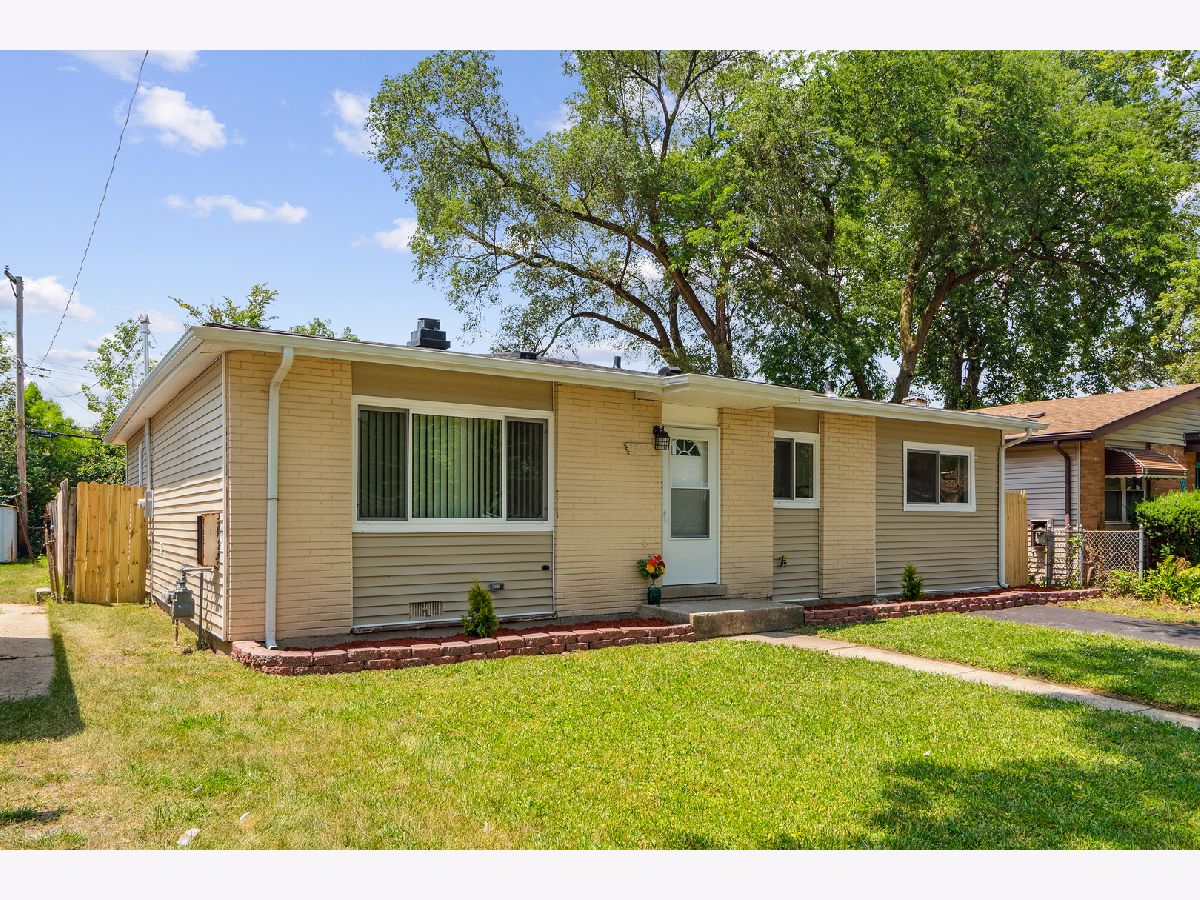 Homes Rented Meadowlane Dolton Illinois, 15434 Dorchester