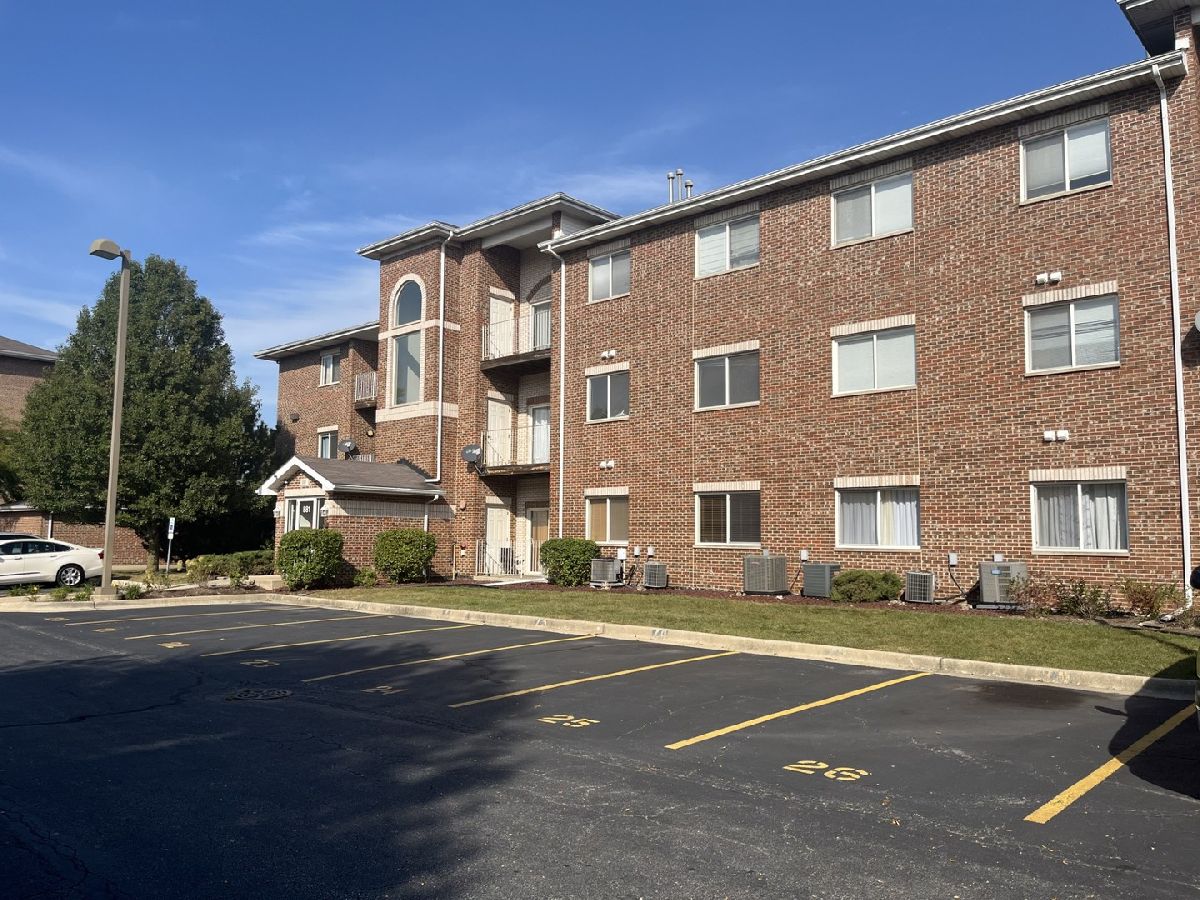 Condominiums Sold Amberwood Addison Illinois, 881 Swift