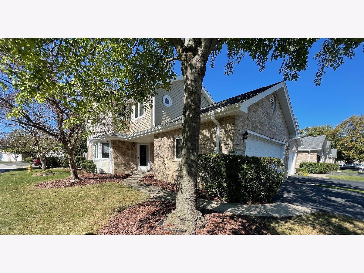 Townhomes & Homes Sold Brook Hills West Orland Park Illinois, 17350 Brook Crossing