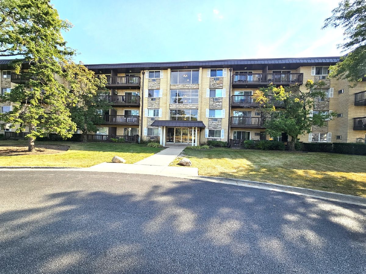 Condominiums & Homes Sold Evergreen Court Arlington Heights Illinois, 2214 Goebbert