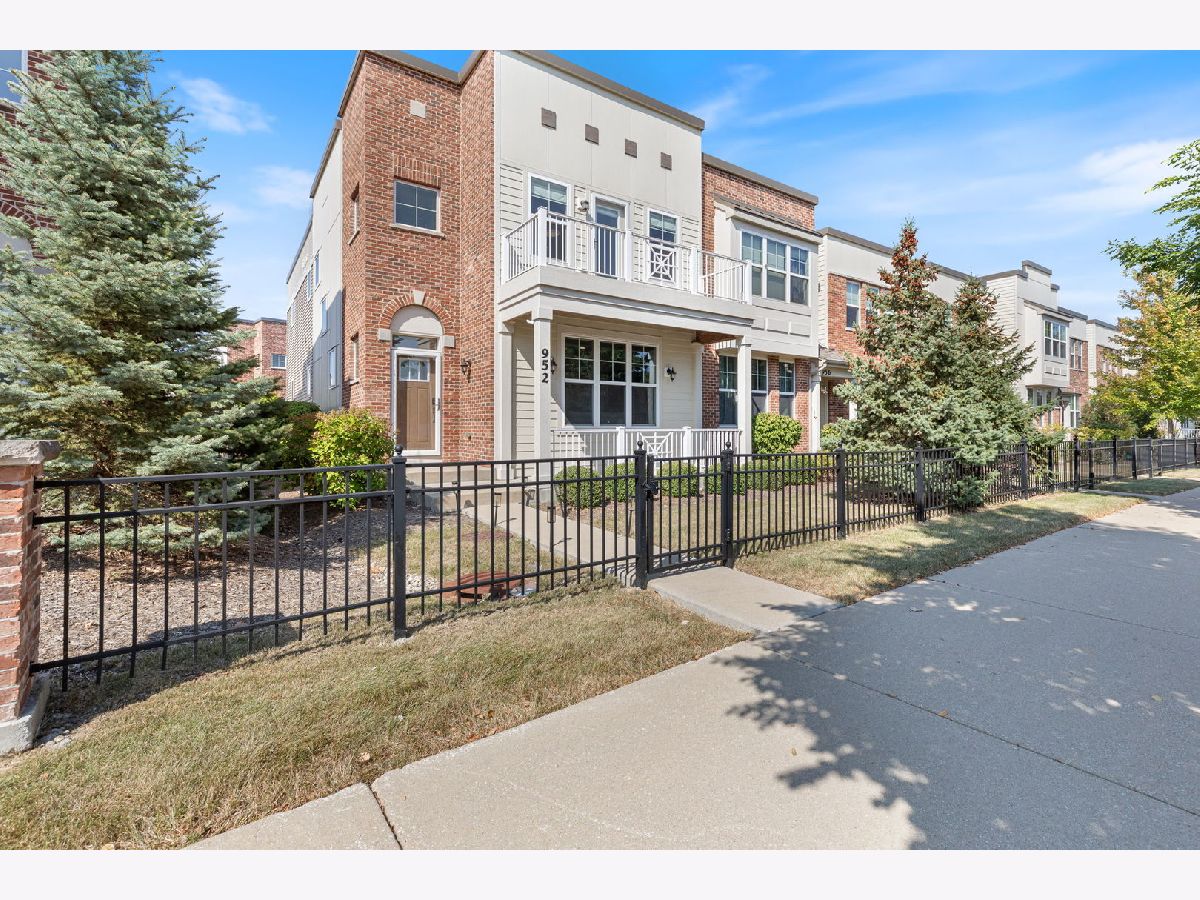 Townhomes Sold Union Square Aurora Illinois, 952 Station
