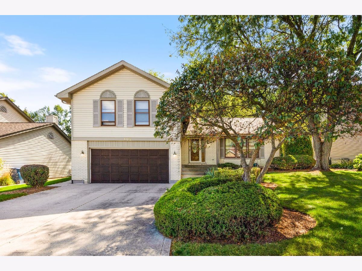 Homes Sold Kingsport Village Schaumburg Illinois, 605 Point