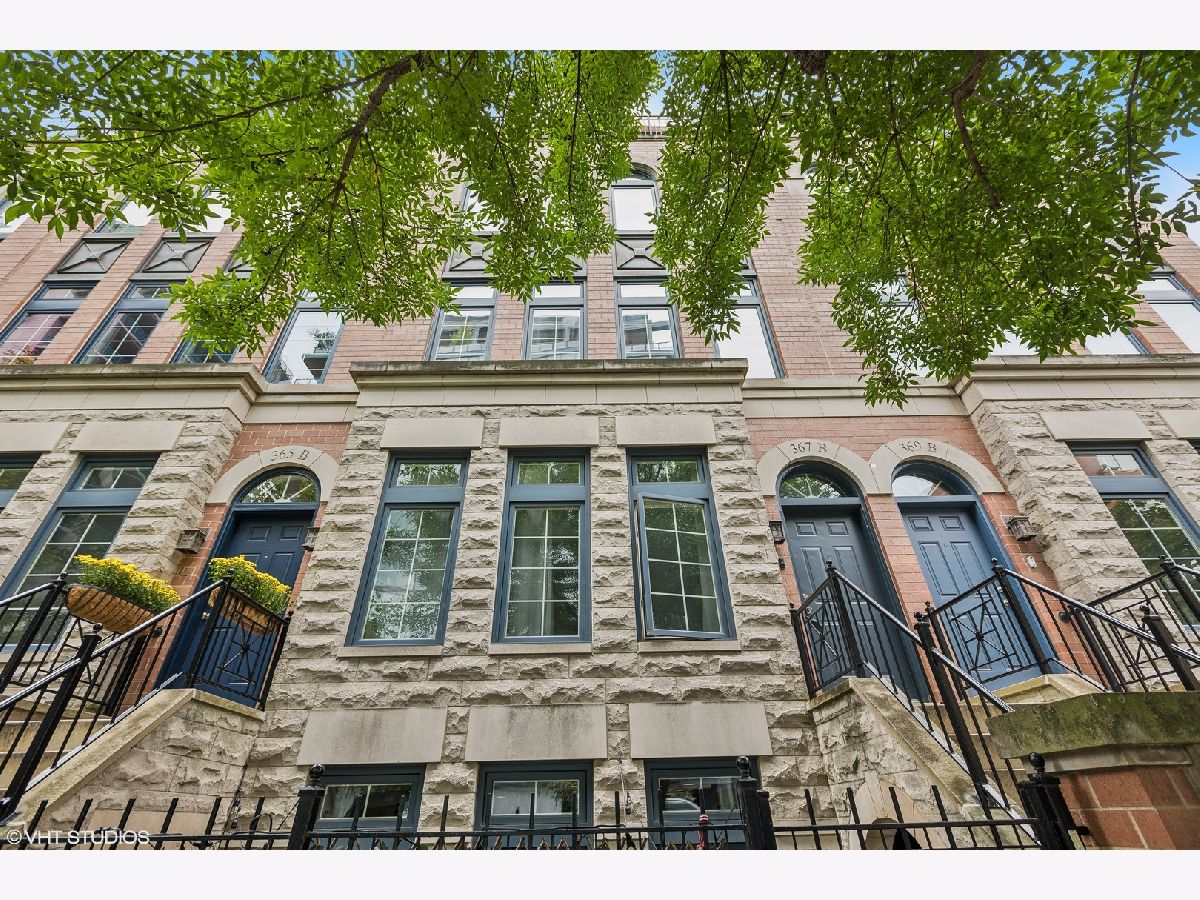 Townhomes & Condos Rented Tuxedo Park Chicago Illinois, 367 Superior