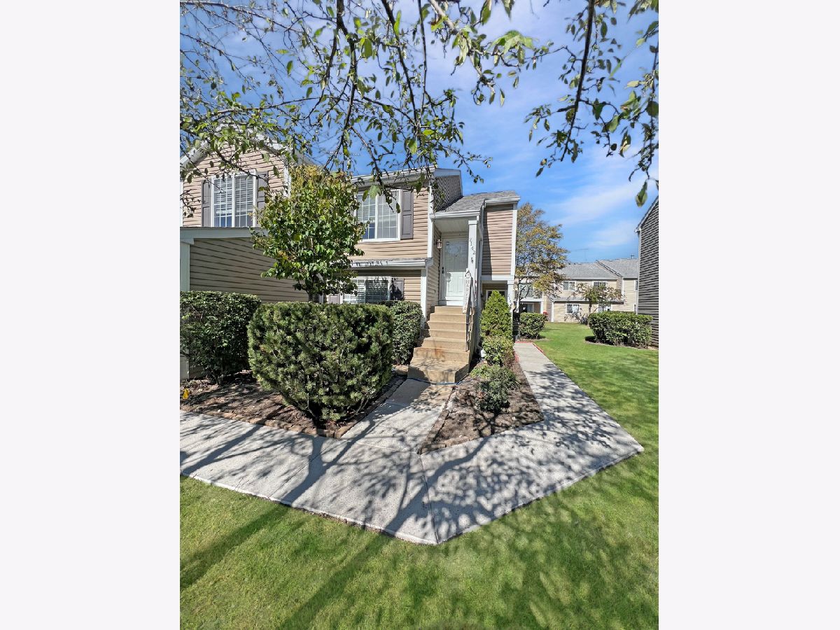 Townhomes & Condos Rented Windsong Schaumburg Illinois, 2142 Southwind