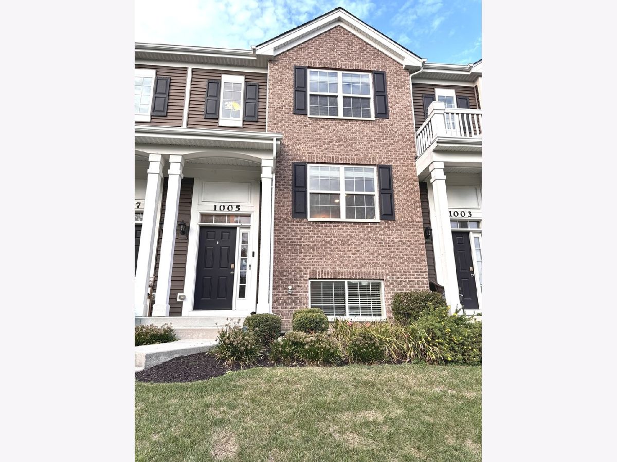 Townhomes Rented Neudearborn Station Naperville Illinois, 1005 Charlton