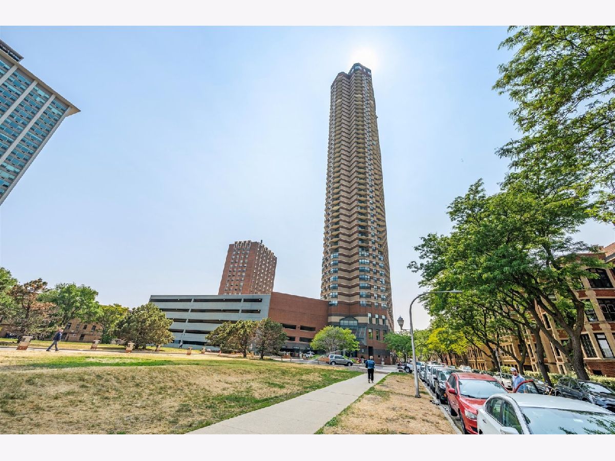 Condominiums Sold New York Chicago Illinois, 3660 Lake Shore