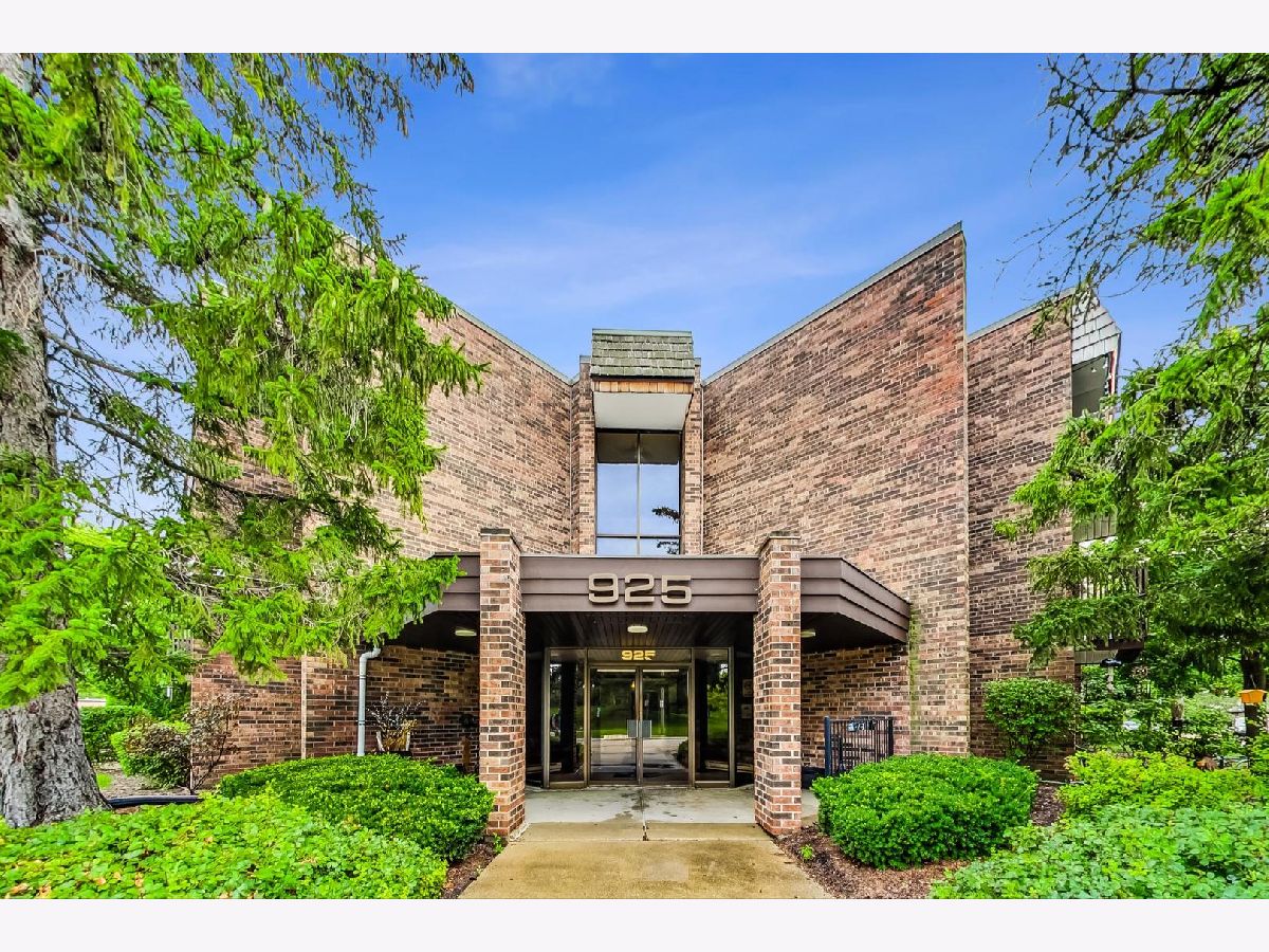 Condos & Townhomes Sold Pheasant Creek Northbrook Illinois, 925 Spring Hill