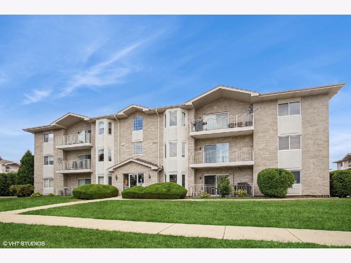 Condominiums Sold Avanti Place Addison Illinois, 717 5th