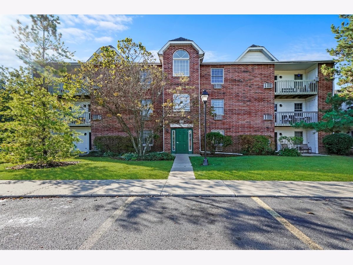 Condominiums Sold Country Club Manor Woodstock Illinois, 531 Leah