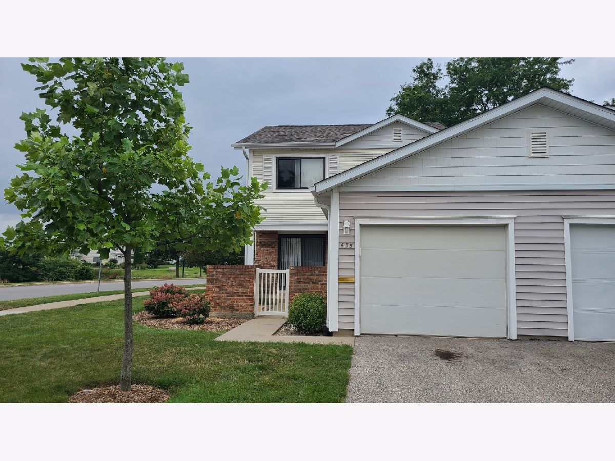 Townhomes & Condos Rented Dunbar Lakes Schaumburg Illinois, 635 Breakers