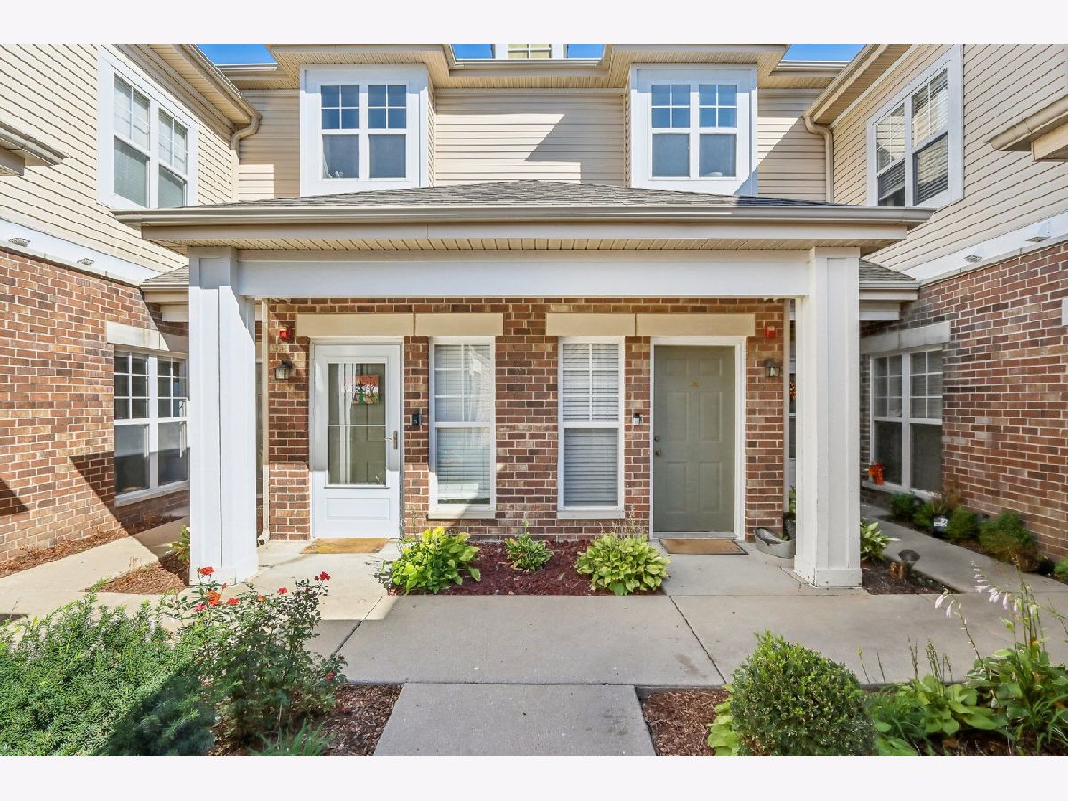 Condos & Townhomes Sold Pine Ridge Club Oswego Illinois, 212 Clubhouse