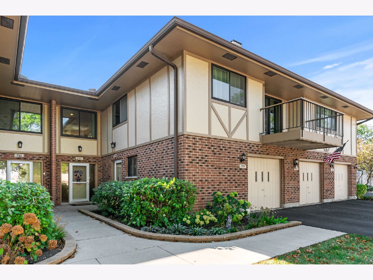 Townhomes & Homes Sold Weathersfield North Schaumburg Illinois, 757 Whalom