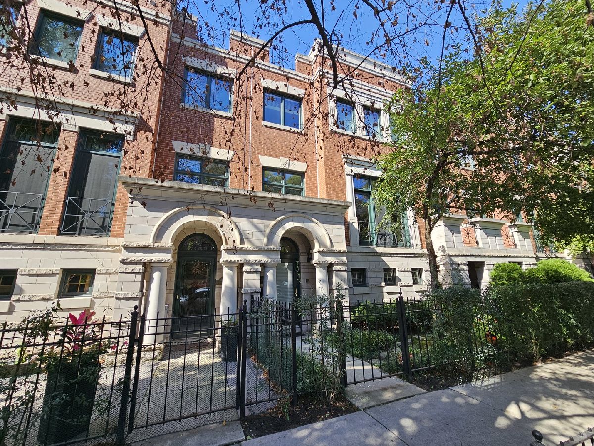 Townhomes Sold The Pointe Chicago Illinois, 2030 Sedgwick