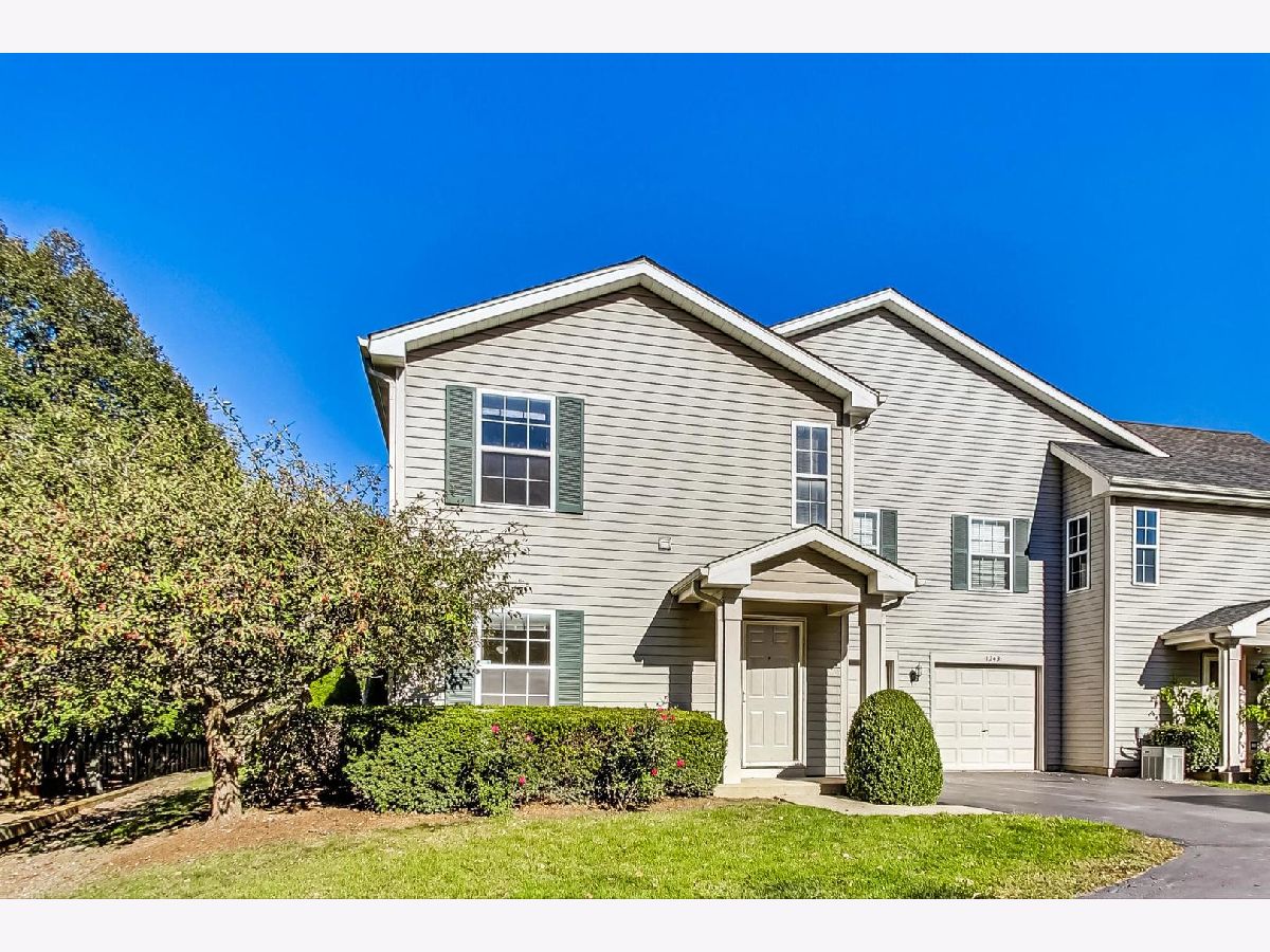 Townhomes & Condos & Homes Sold Lakewood Village Mundelein Illinois, 1247 Orleans