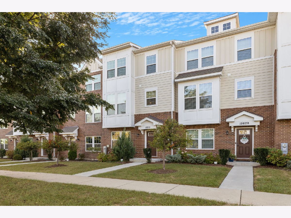 Townhomes & Homes Sold Colette Highlands Orland Park Illinois, 15611 Alice Mae