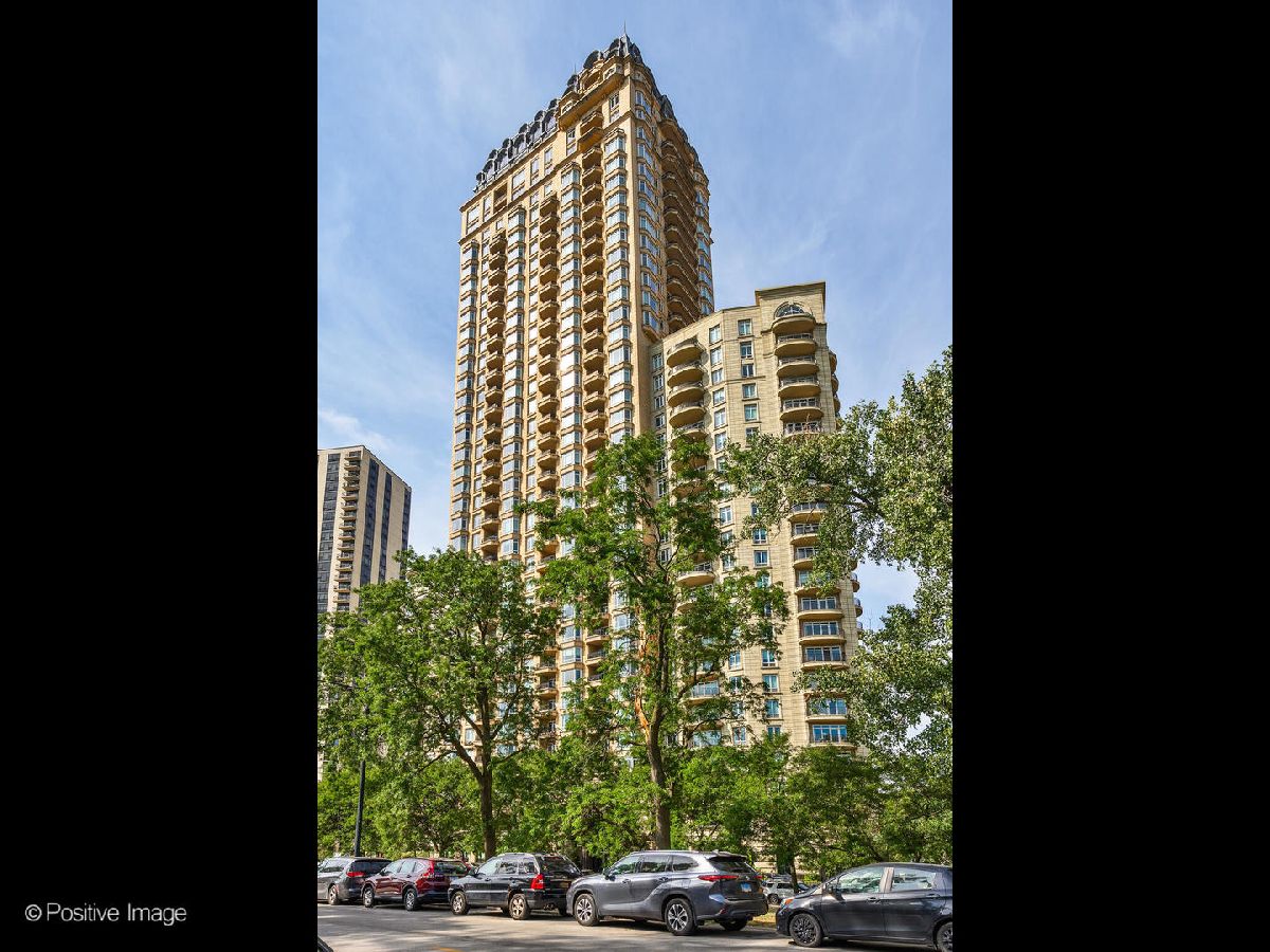 Condominiums Sold Lincoln Park 2550 Chicago Illinois, 2550 Lakeview