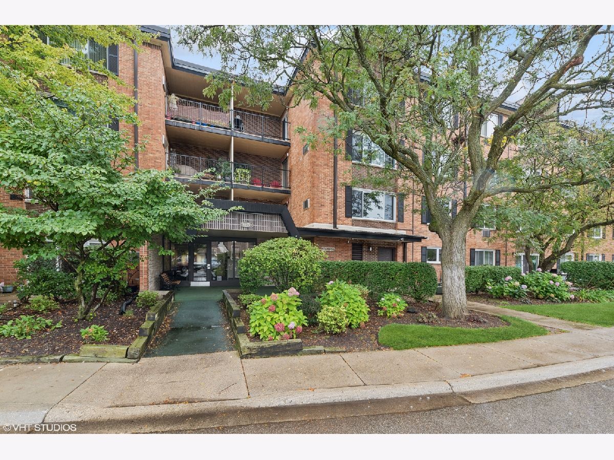 Condominiums Sold Mallard Cove Arlington Heights Illinois, 1107 Old Wilke