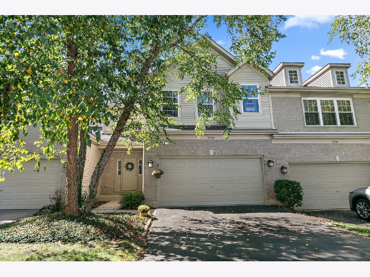 Townhomes & Condos Sold Cobblestone Woods Crystal Lake Illinois, 2728 Granite