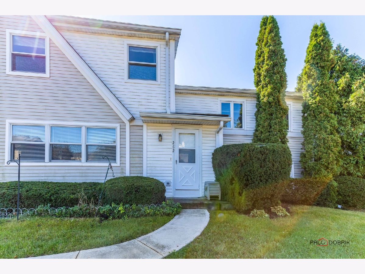 Townhomes & Condos Rented Inverrary Deerfield Illinois, 262 Inverrary