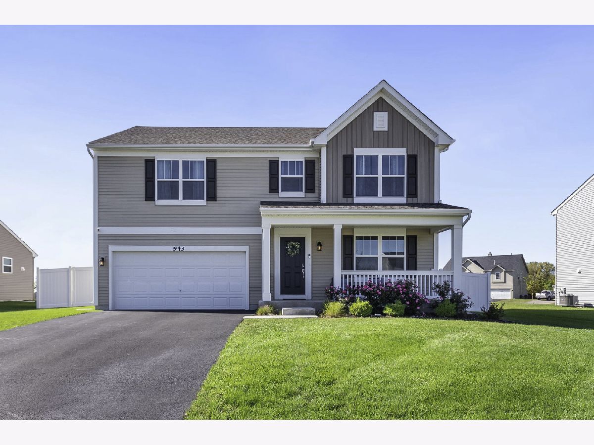 Homes & Condos & Townhomes Sold Lakewood Springs Club Plano Illinois, 943 Hyte