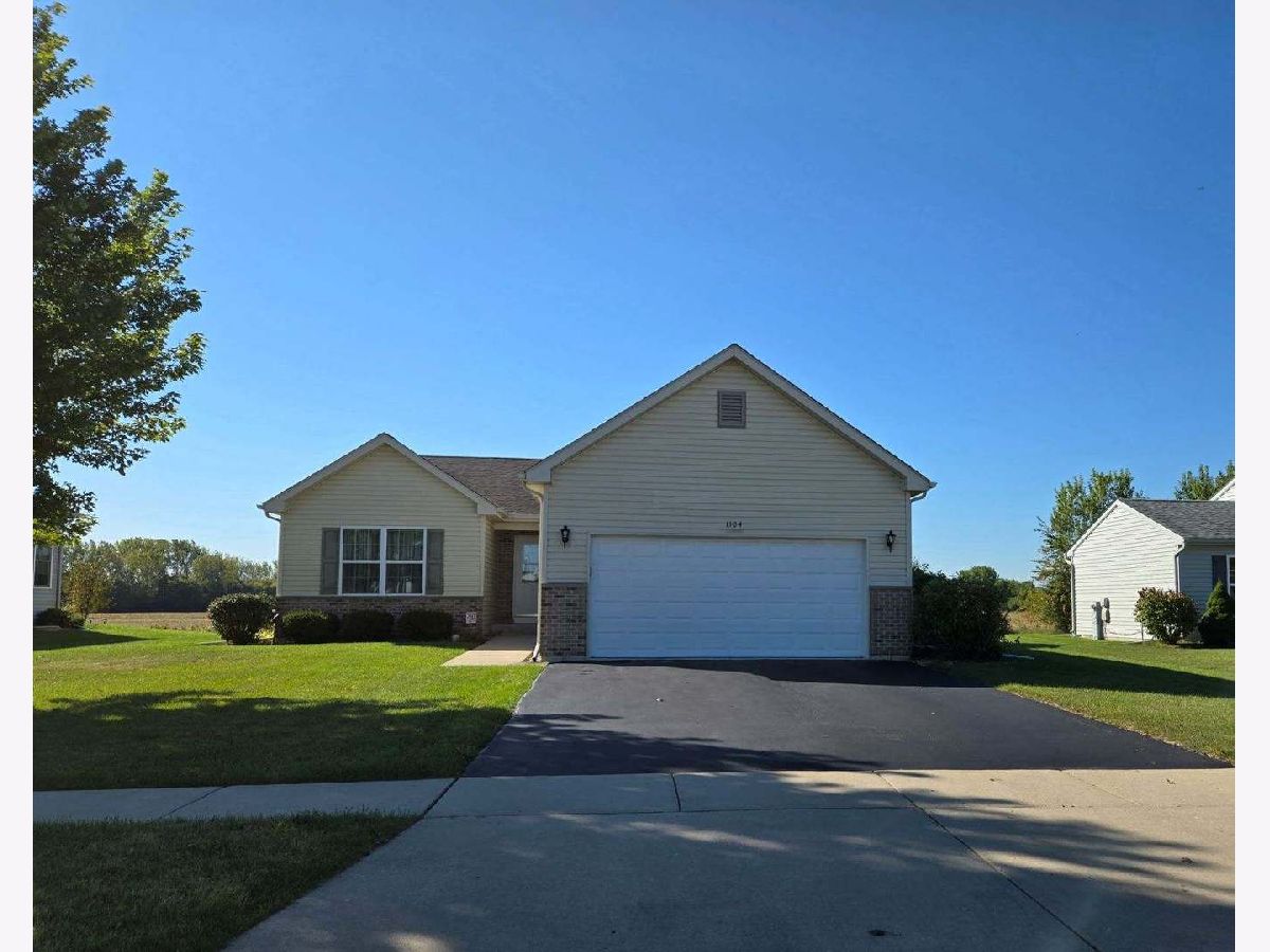 Condos & Townhomes & Homes Sold Patriot Estates Mchenry Illinois, 1104 Monroe