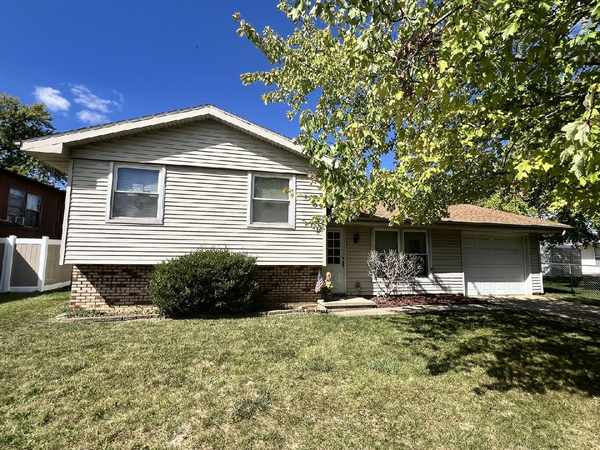 Homes Sold Holiday Hills Normal Illinois, 1302 Dillon
