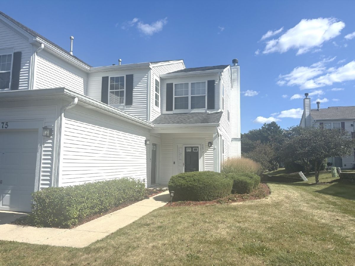 Townhomes & Condos Sold Falling Waters Lindenhurst Illinois, 2877 Falling Waters