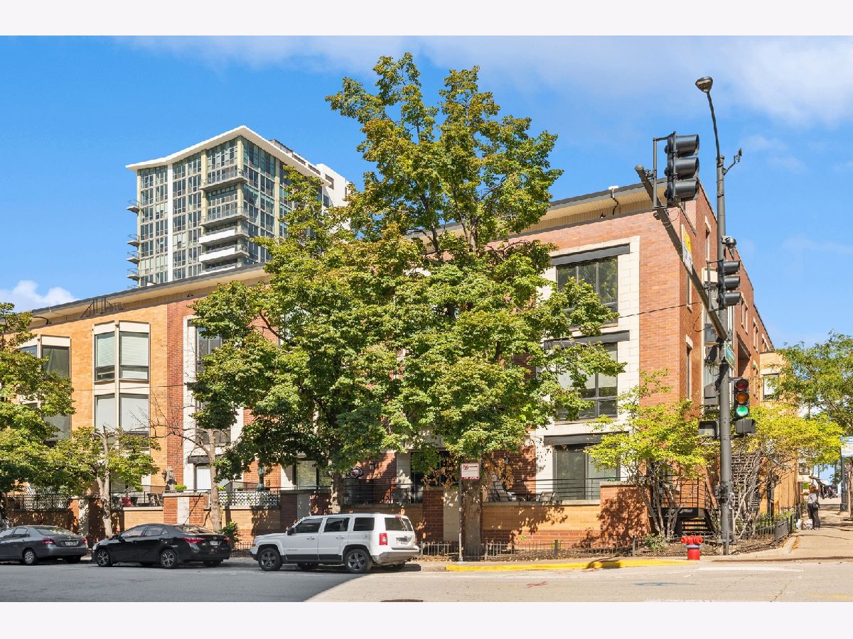 Townhomes Rented Fulton Court Chicago Illinois, 640 Fulton