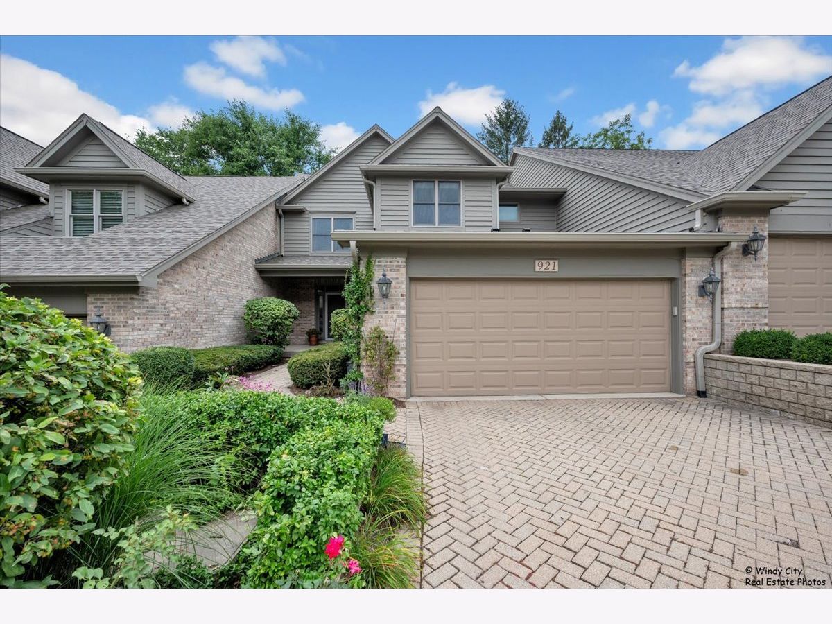 Townhomes Sold Oak Crest St Charles Illinois, 921 Oak Crest