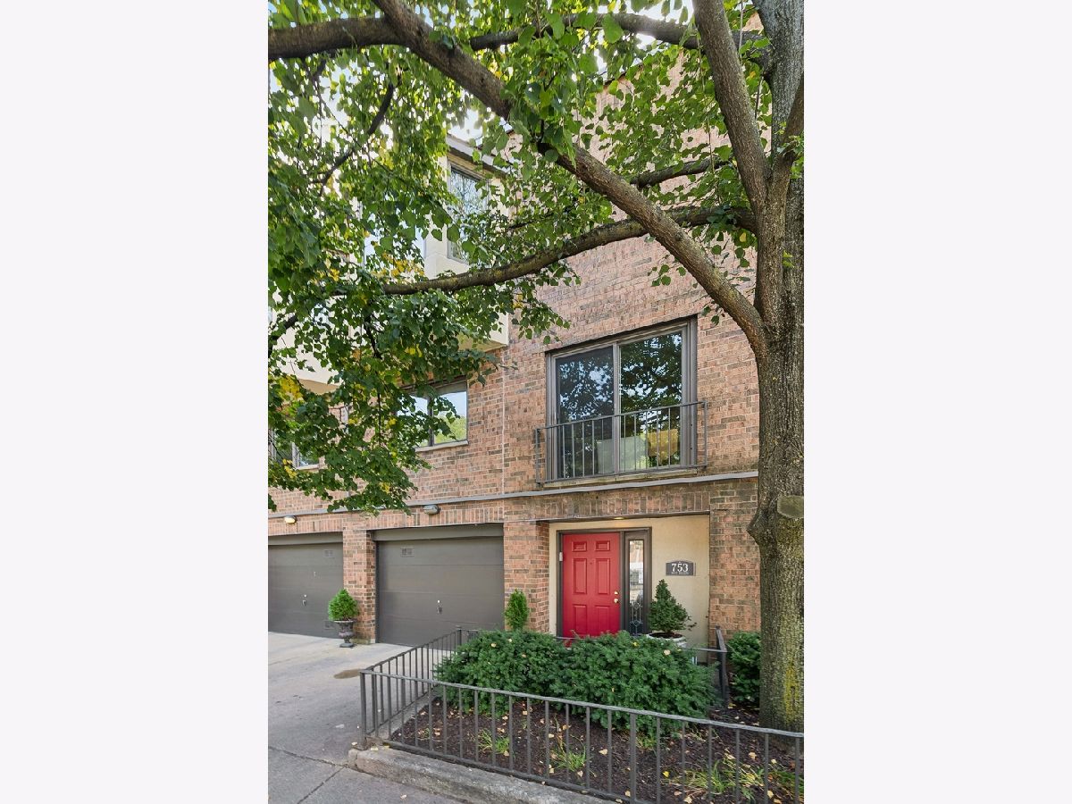 Townhomes Rented Dickens Court Chicago Illinois, 753 Dickens