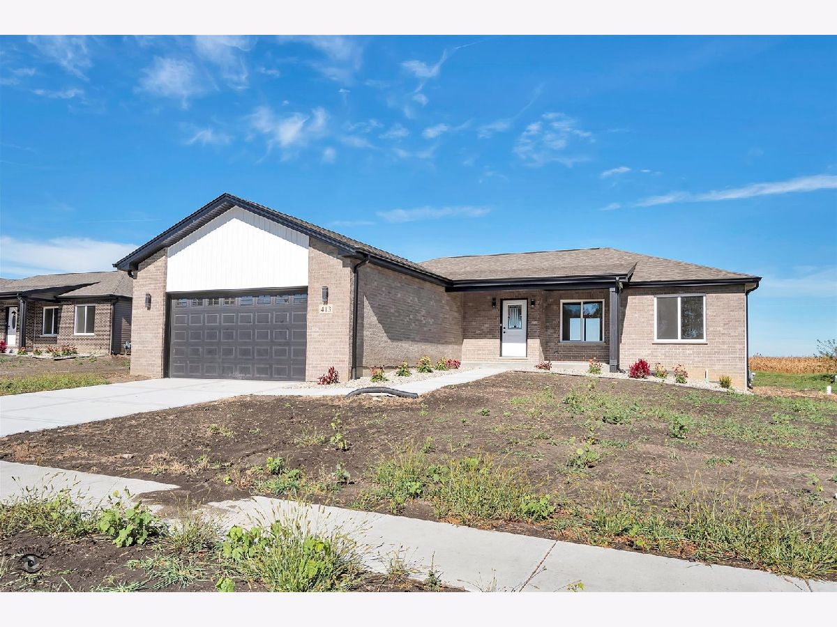  Sold Grant Park Illinois, 413 Butler