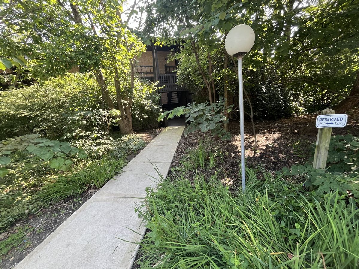 Condominiums Sold Four Lakes Village Lisle Illinois, 5517 Lakeside