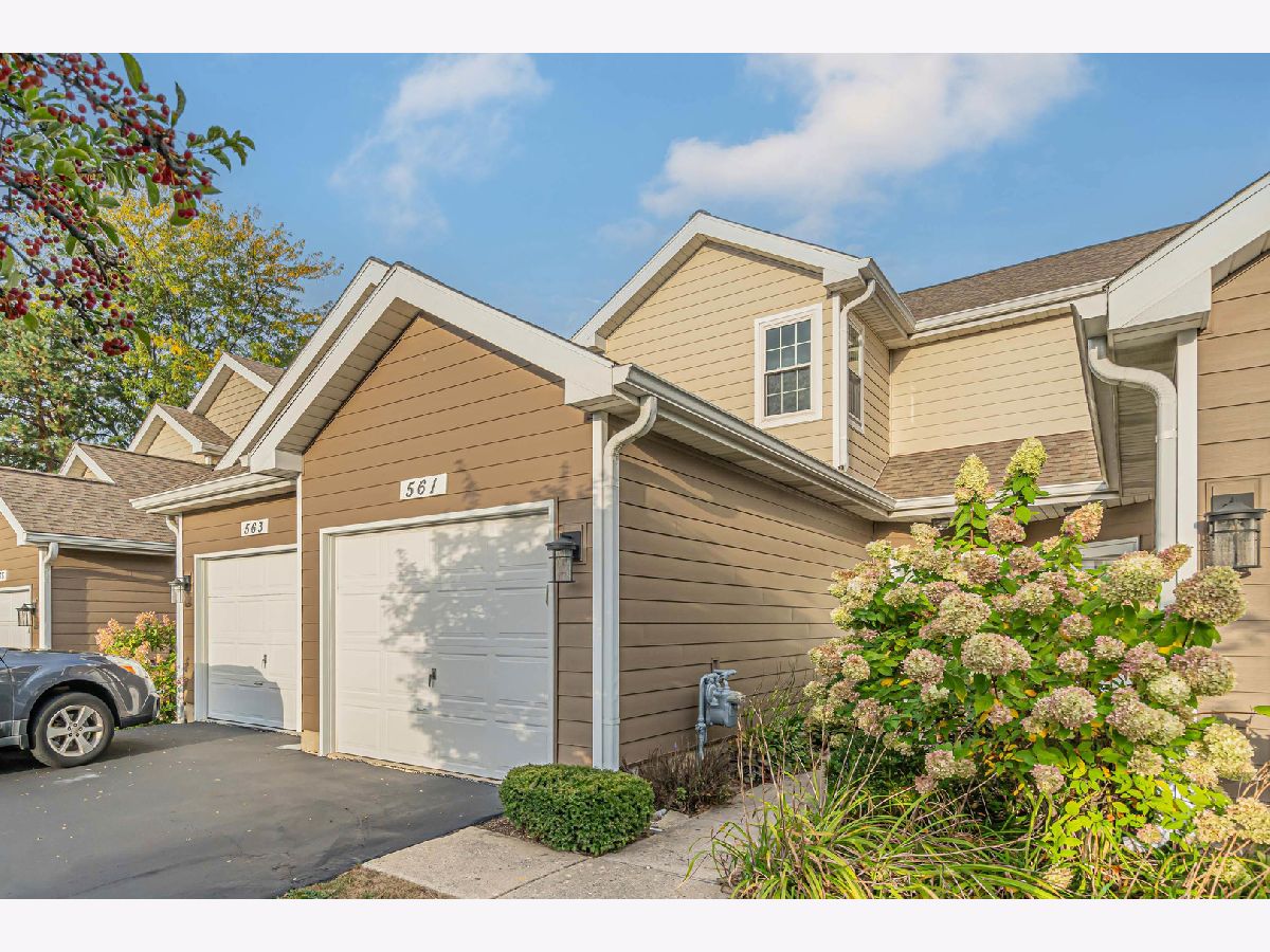 Townhomes Rented Woodhaven Mundelein Illinois, 561 Woodhaven