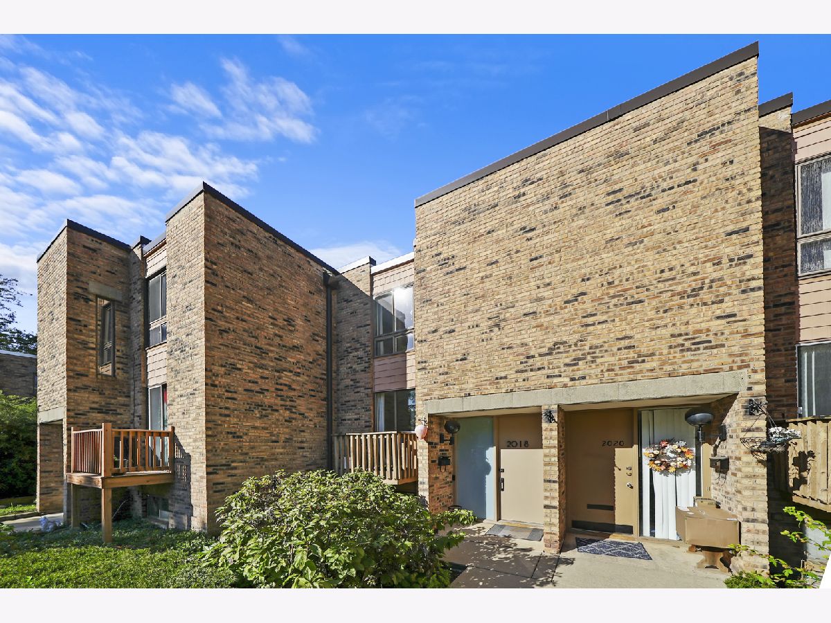 Condos & Townhomes Sold Walden Schaumburg Illinois, 2018 Post Oak