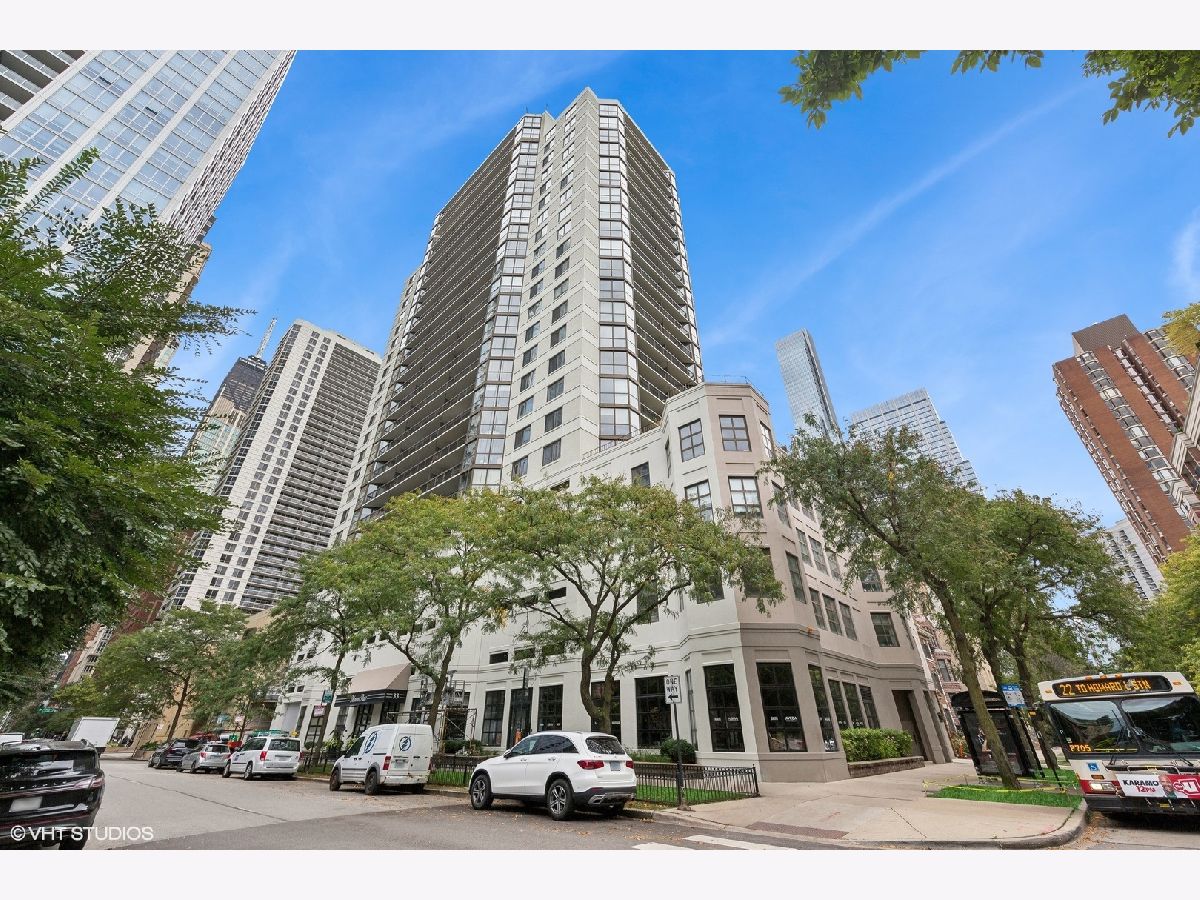Condos & Townhomes Sold Delaware Place Chicago Illinois, 33 Delaware
