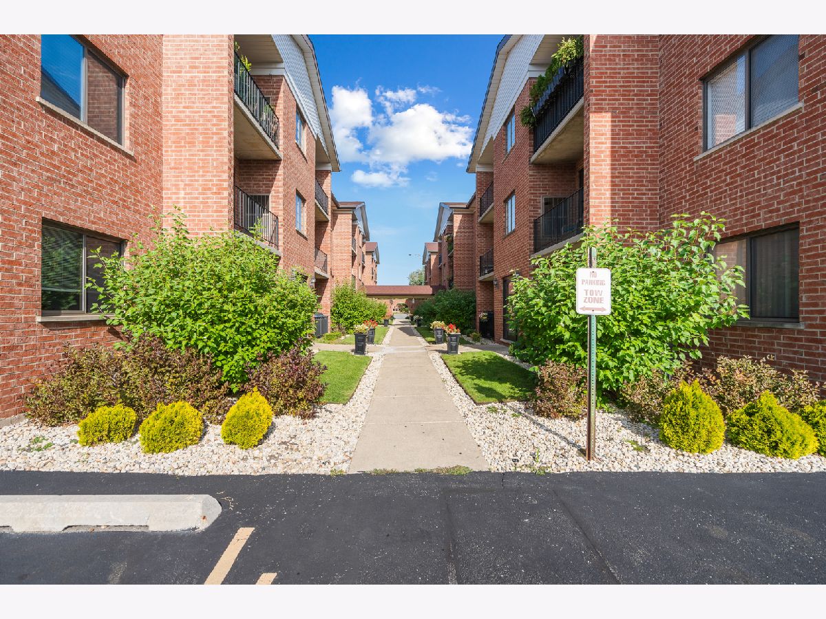 Condominiums Sold Catalpa Courts Chicago Illinois, 8430 Catalpa